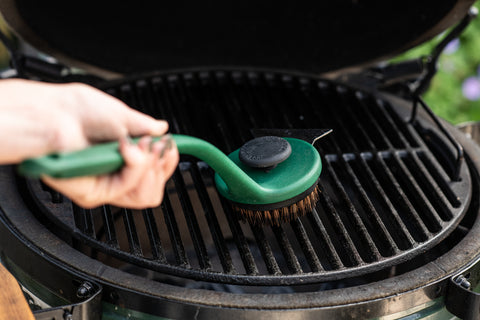 Big Green Egg grid & stone scrubber