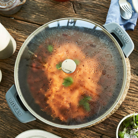 Staub wokpan gietijzer met glazen deksel 30cm